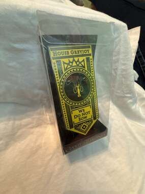 HBO CultureFly Game of Thrones House Greyjoy Oversized Exclusive Banner Pin